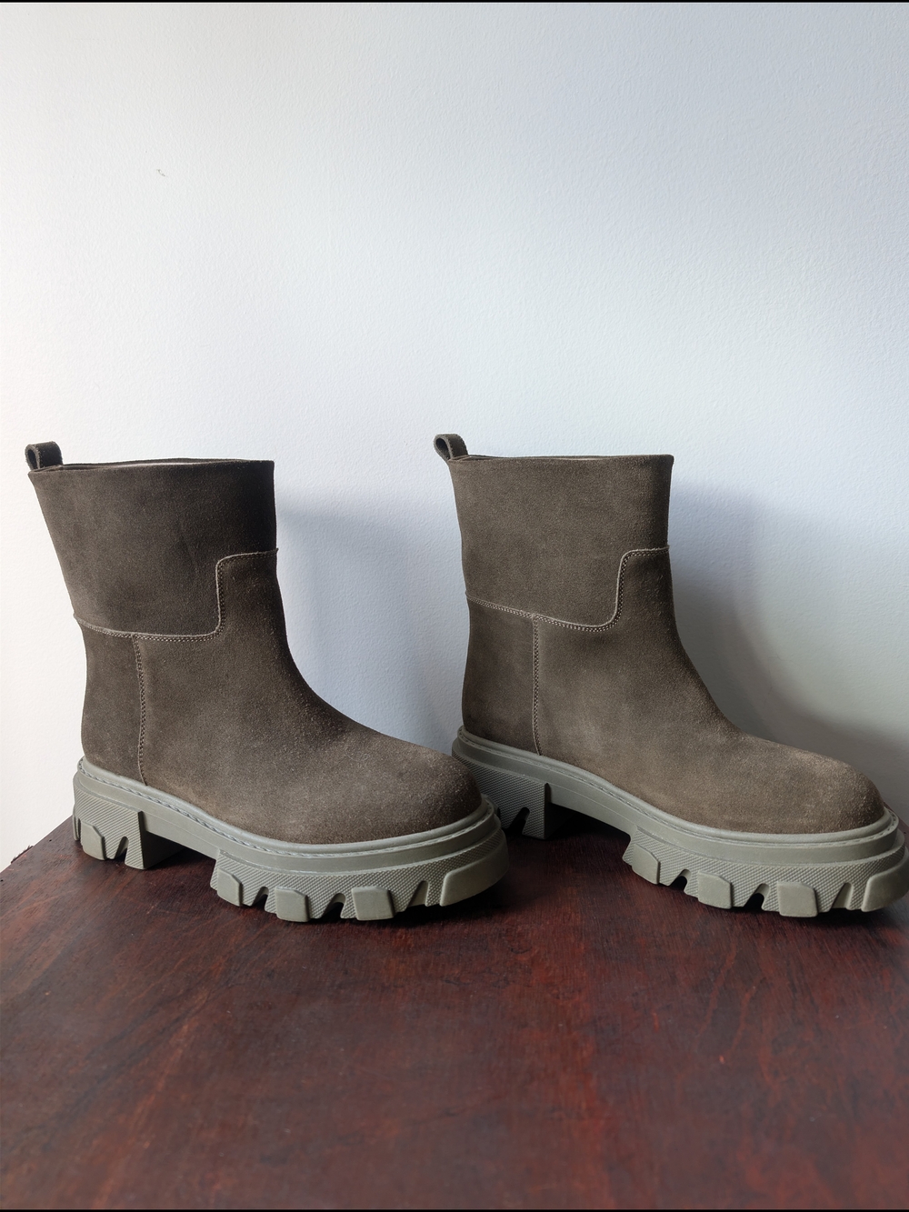 Gia Borghini Suede Lug Sole Ankle Boots EU 38 | Made in Italy | Olive Green
